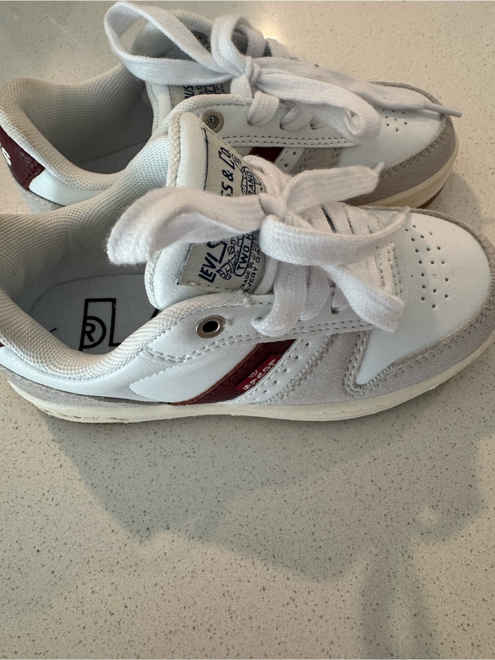 Levi’s Kids White & Burgundy Low Top Sneakers Size 11M - Picture 2 of 4